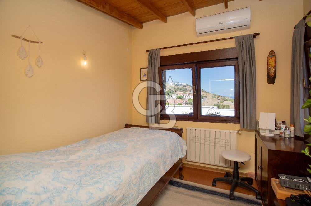 Yenifoça Petra Koyunda Satılık 4+1 Deniz Manzaralı Villa