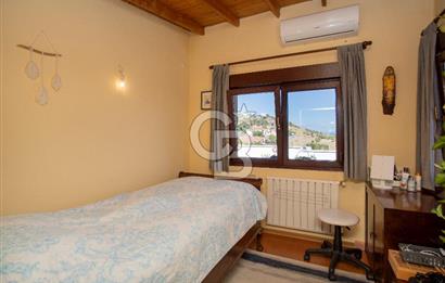 Yenifoça Petra Koyunda Satılık 4+1 Deniz Manzaralı Villa