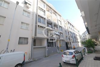 KARŞIYAKA ŞEMİKLERDE COLDWELL BANKER İYA GAYRİMENKUL' DEN  2+1 SATILIK DAİRE;