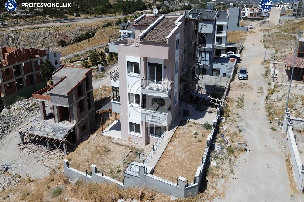 İzmir Karaburun Mordoğan Kamukent'te Eşsiz Manzaralı 4+1 Villa