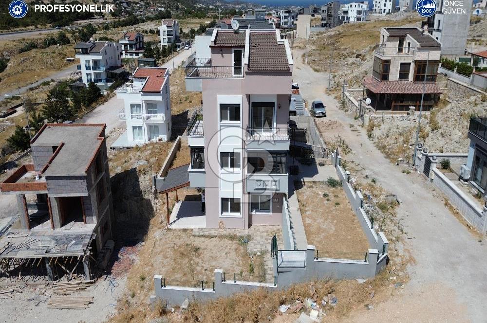 İzmir Karaburun Mordoğan Kamukent'te Eşsiz Manzaralı 4+1 Villa