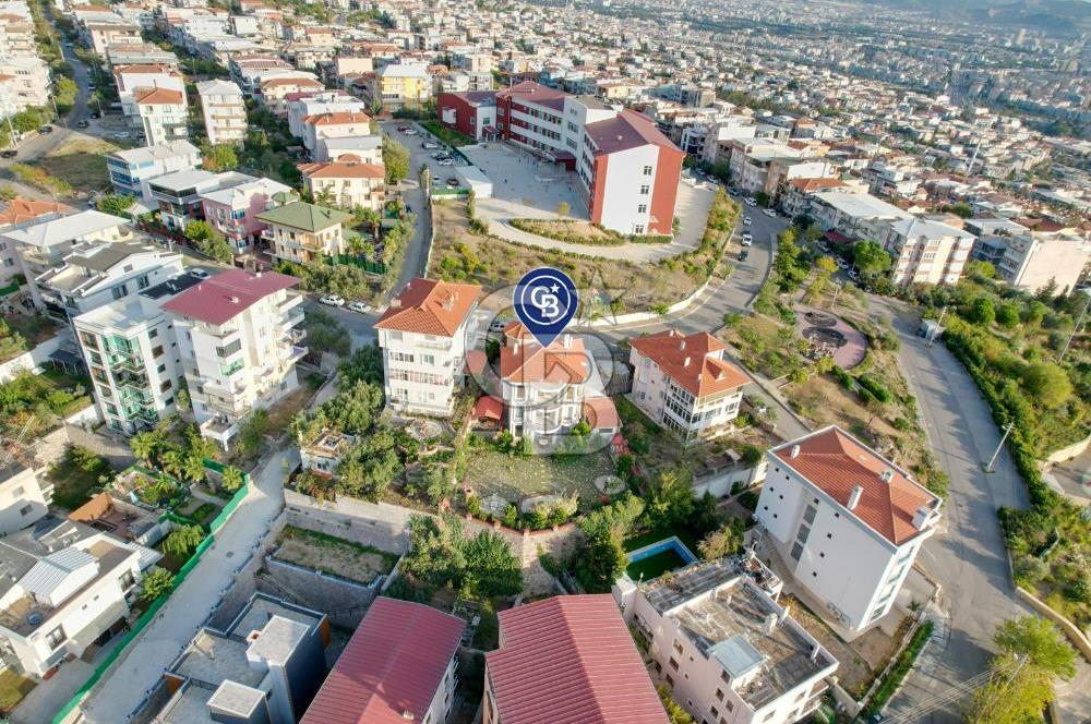 Bornova Atatürk Mahallesinde 715 M2 Arsa İçersinde 7+2 Villa