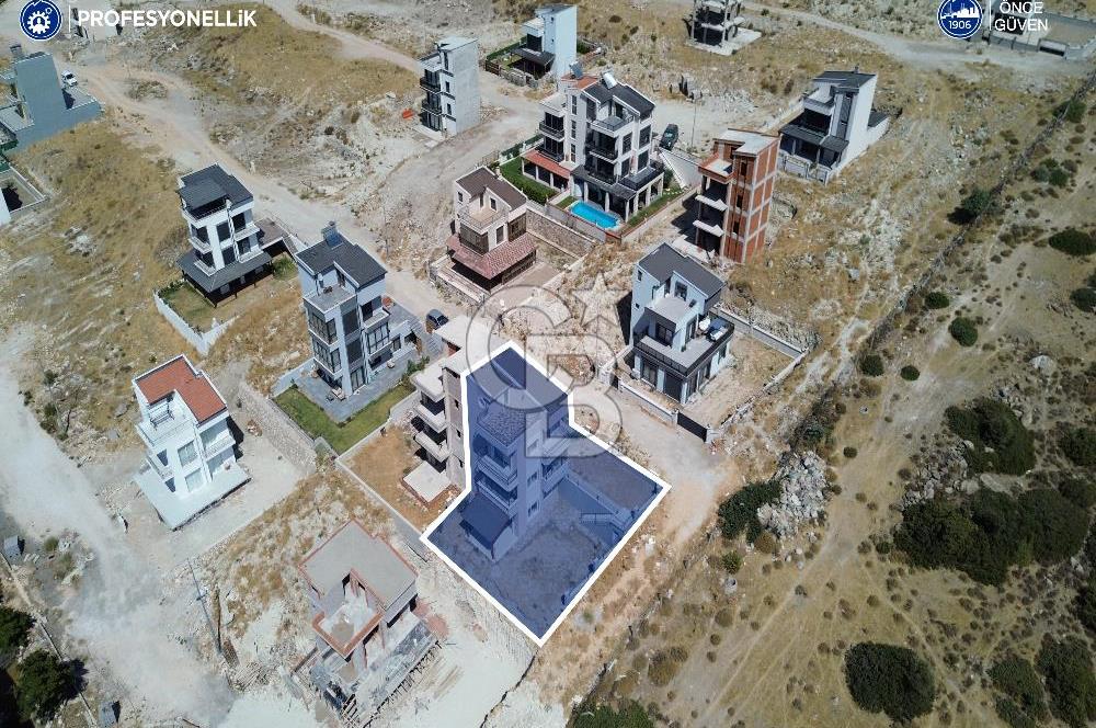 İzmir Karaburun Mordoğan Kamukent'te Eşsiz Manzaralı 4+1 Villa