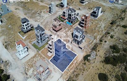 İzmir Karaburun Mordoğan Kamukent'te Eşsiz Manzaralı 4+1 Villa