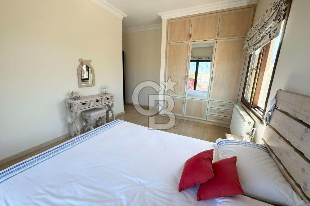 Kıbrıs Girne Esentepe de Denize Sıfır Ful Deniz Manzaralı Muhteşem 4+1 Villa