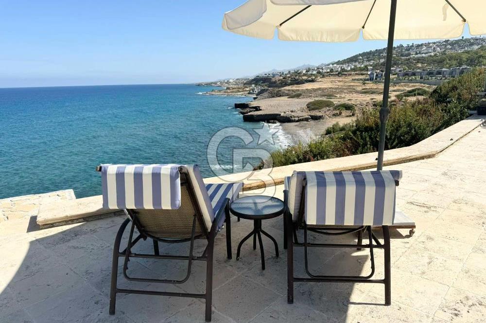 Kıbrıs Girne Esentepe de Denize Sıfır Ful Deniz Manzaralı Muhteşem 4+1 Villa