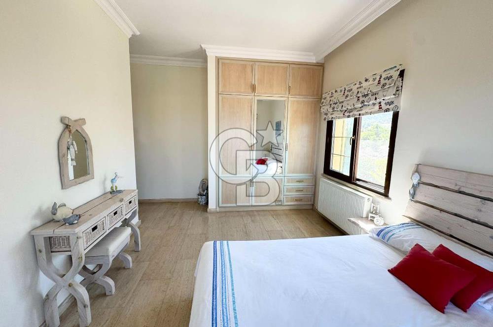 Kıbrıs Girne Esentepe de Denize Sıfır Ful Deniz Manzaralı Muhteşem 4+1 Villa