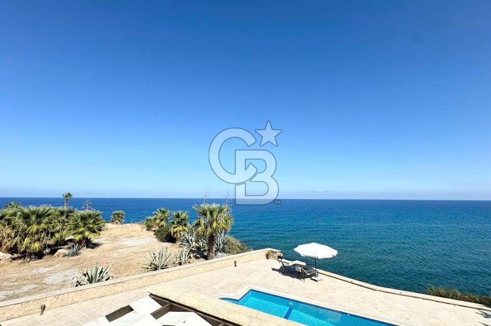 Kıbrıs Girne Esentepe de Denize Sıfır Ful Deniz Manzaralı Muhteşem 4+1 Villa