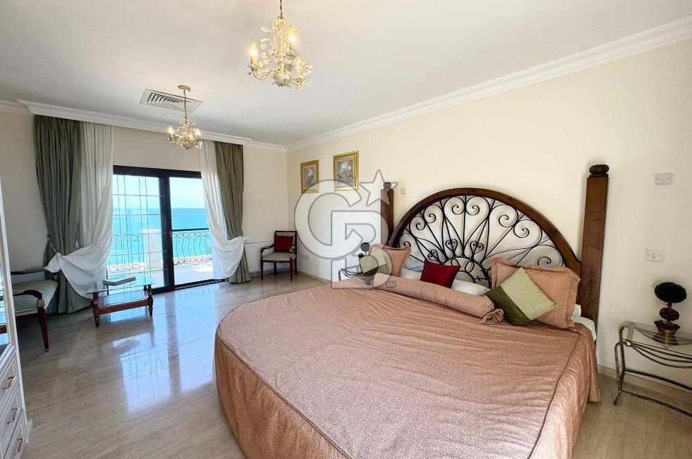 Kıbrıs Girne Esentepe de Denize Sıfır Ful Deniz Manzaralı Muhteşem 4+1 Villa