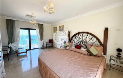 Kıbrıs Girne Esentepe de Denize Sıfır Ful Deniz Manzaralı Muhteşem 4+1 Villa