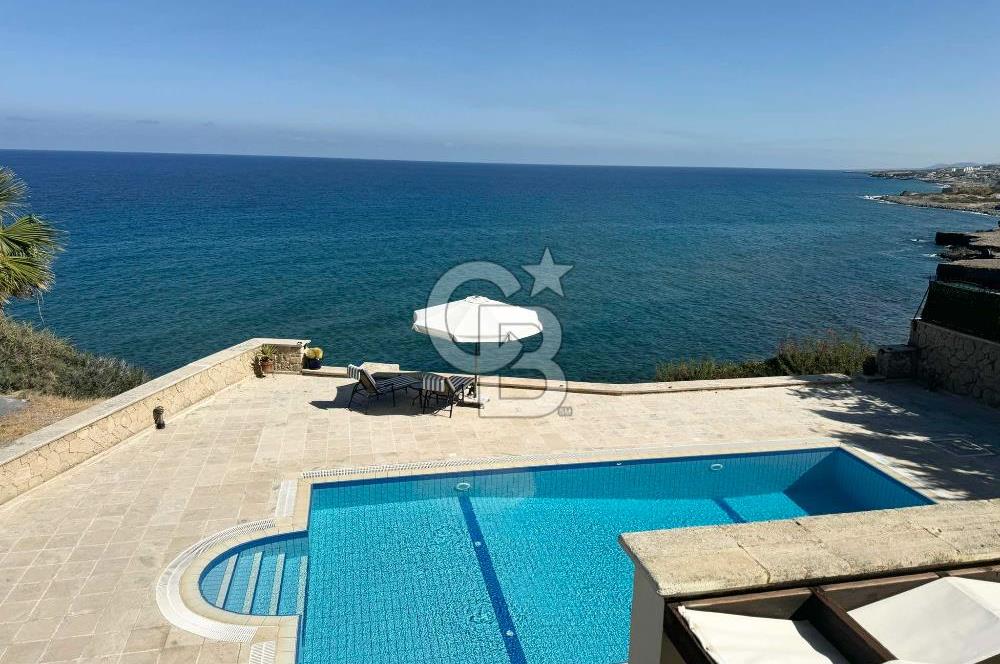 Kıbrıs Girne Esentepe de Denize Sıfır Ful Deniz Manzaralı Muhteşem 4+1 Villa