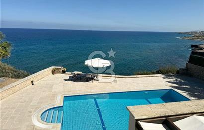 Kıbrıs Girne Esentepe de Denize Sıfır Ful Deniz Manzaralı Muhteşem 4+1 Villa