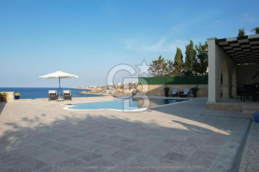 Kıbrıs Girne Esentepe de Denize Sıfır Ful Deniz Manzaralı Muhteşem 4+1 Villa