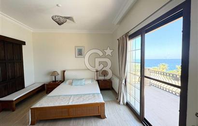 Kıbrıs Girne Esentepe de Denize Sıfır Ful Deniz Manzaralı Muhteşem 4+1 Villa