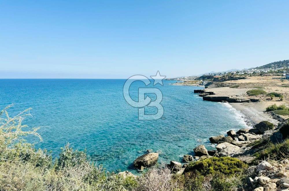 Kıbrıs Girne Esentepe de Denize Sıfır Ful Deniz Manzaralı Muhteşem 4+1 Villa