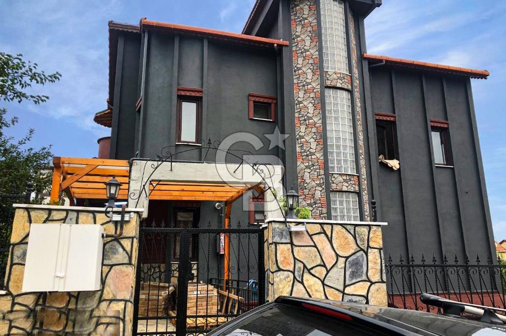 Arnavutköy de havuzlu  lüks villa Osmanlı konakları sitesi