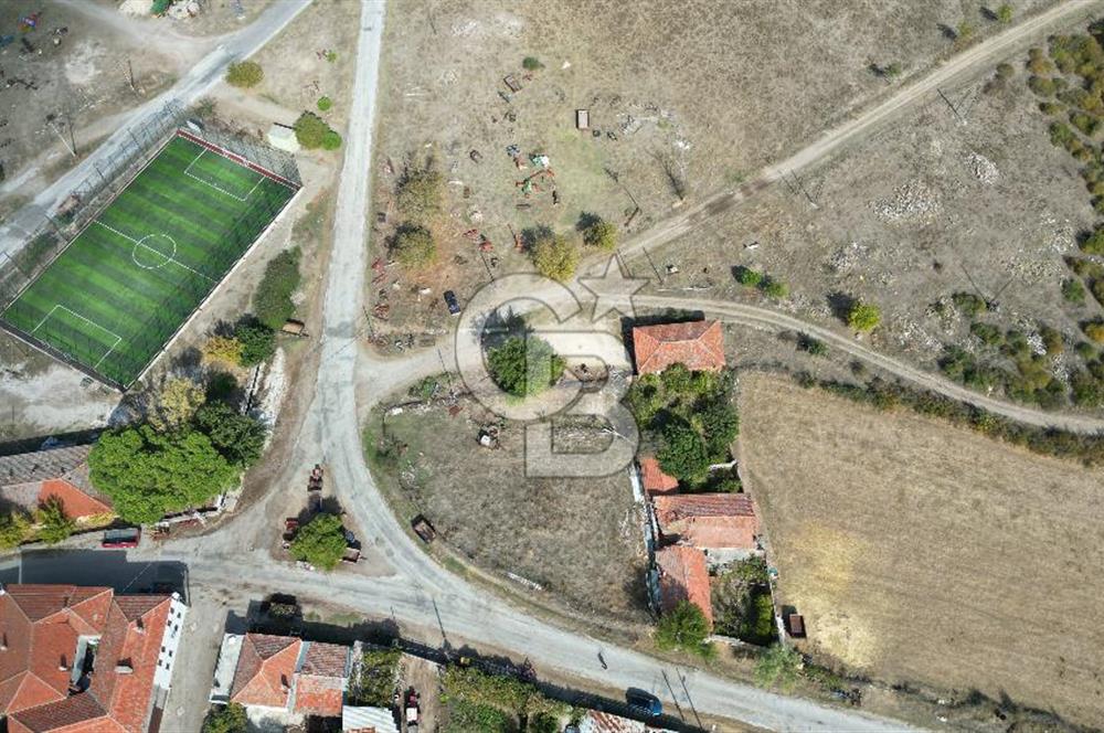 ÇANAKKALE EZİNE'DE ANAYOLA YAKIN 623 m²﻿ SATILIK ARSA VE KÖY EVİ