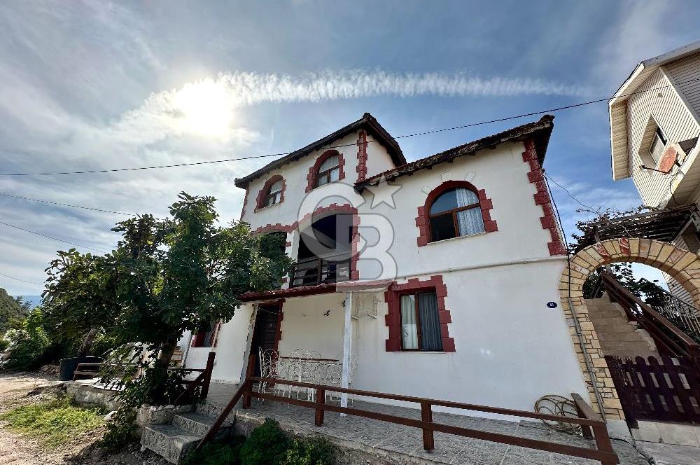 KARABURUN İSKELEDE DENİZE SIFIR 5+2 SATILIK MÜSTAKİL TRİPLEKS EV