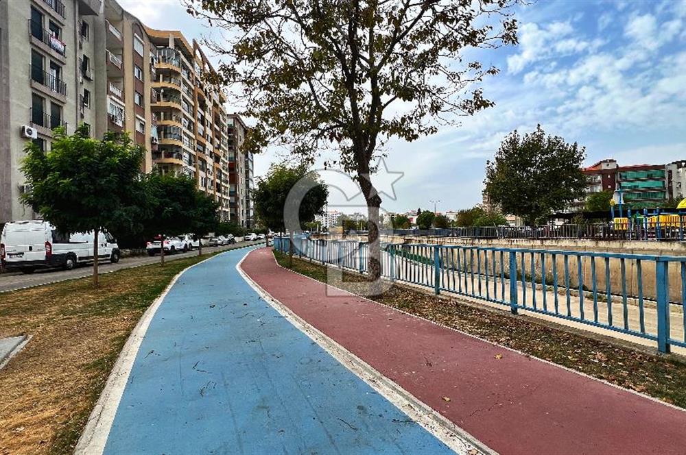 Karşıyaka Bostanlı Teras Park'ta Önü Açık 3+1 Satılık Köşe daire