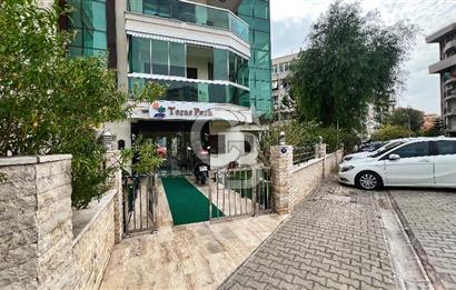 Karşıyaka Bostanlı Teras Park'ta Önü Açık 3+1 Satılık Köşe daire