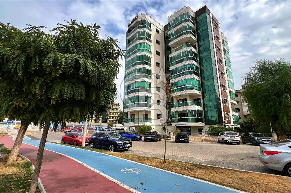 Karşıyaka Bostanlı Teras Park'ta Önü Açık 3+1 Satılık Köşe daire