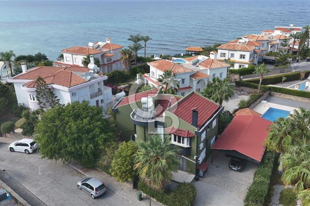 Girne Bölgesinde Denize Yürüme Mesafesinde Kiralık 3+1 Eşyalı Villa !