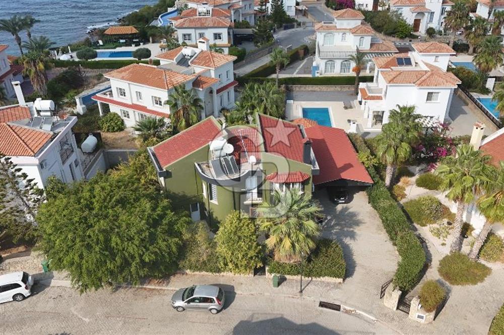 Girne Bölgesinde Denize Yürüme Mesafesinde Kiralık 3+1 Eşyalı Villa !