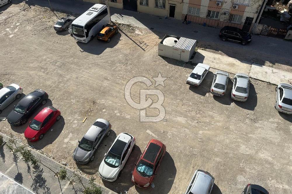 BORNOVA BARBAROS MAH. TUVAL YAPI ARAKAT  1+1 50 M2 KİRALIK DAİRE