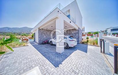 Girne Bellapais Bölgesinde, Türk Malı, Triplex, 5+2, Yüzme Havuzlu Satılık Lüks Villa