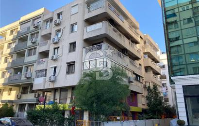 BOSTANLI'DA DENİZE YÜRÜME MESAFEDE TADİLATLI 2+1 SATILIK DAİRE