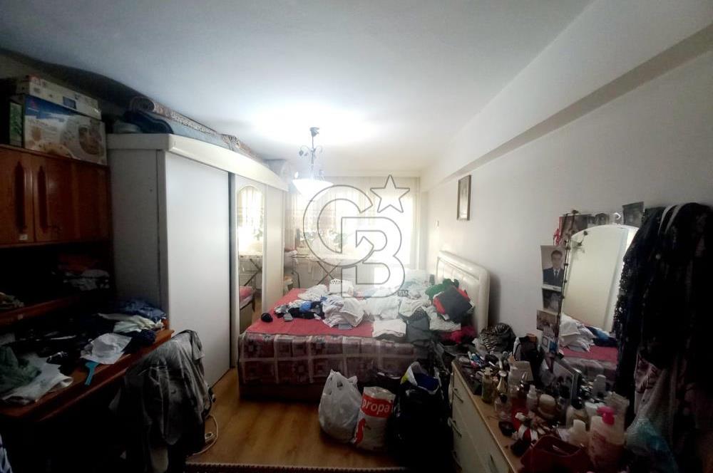 KONAK KARATAŞ'TA MERKEZİ KONUMDA 3+1 SATILIK DAİRE