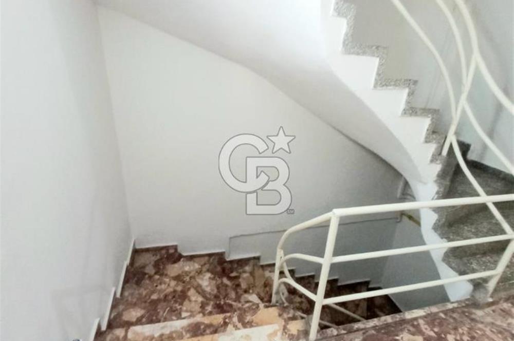 KONAK KARATAŞ'TA MERKEZİ KONUMDA 3+1 SATILIK DAİRE