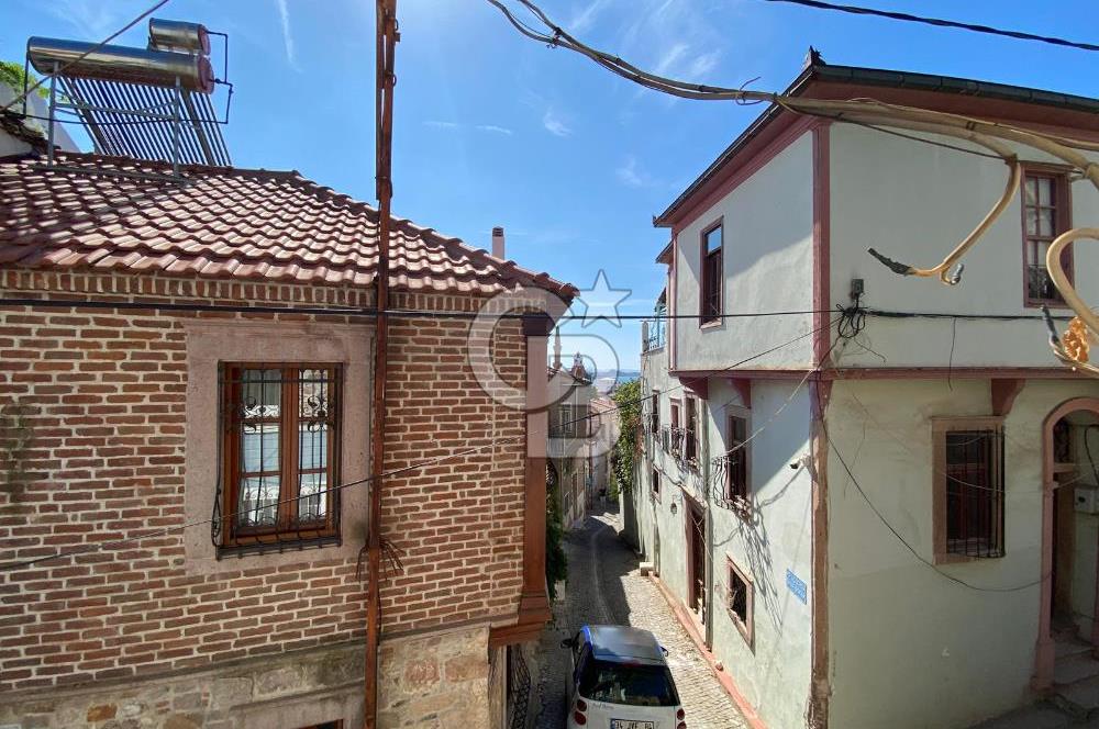 Ayvalık Merkezde 4+1 Teraslı ve Deniz Manzaralı Rum Evi