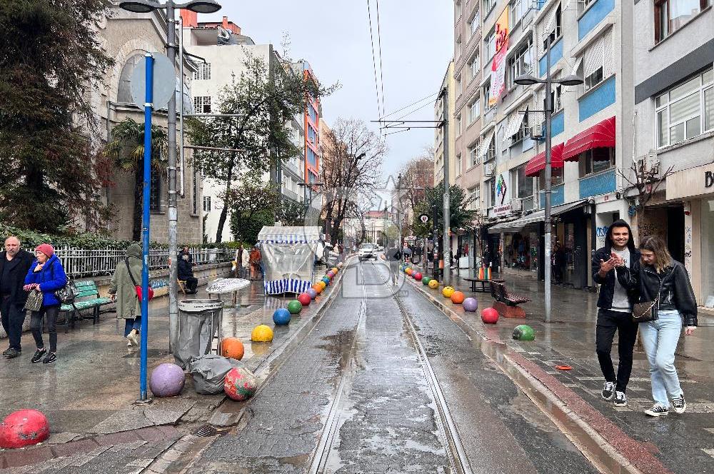 Kadiköy Bahariye Soner Sokak'ta Tabela Değeri Olan 3+1 İşyeri