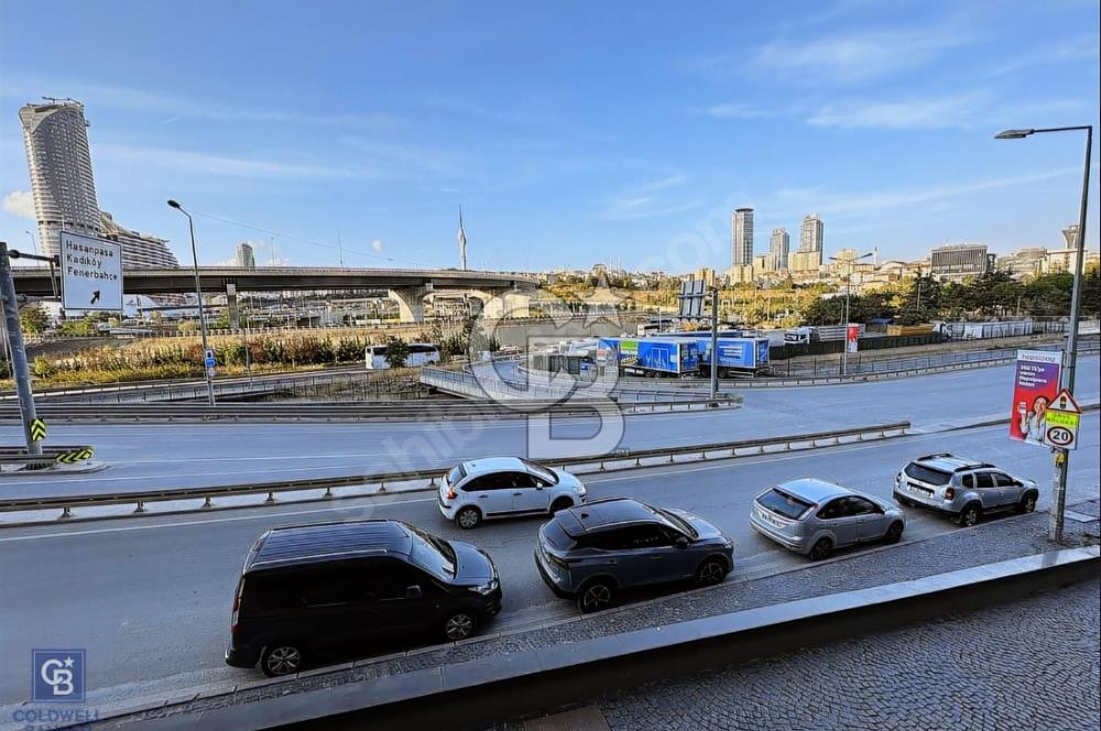 KADIKÖY NUHOĞLU YENİTEPE'DE B BLOK CADDE ÜZERİ 100 M2 DÜKKAN