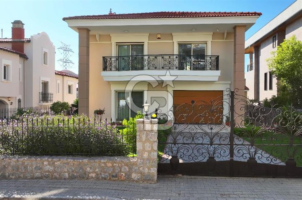 Bornova Evka 3 Merkezi Konumda Satılık 8+2 Villa