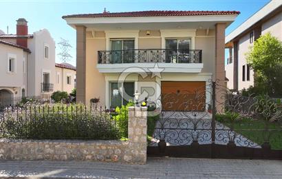 Bornova Evka 3 Merkezi Konumda Satılık 8+2 Villa