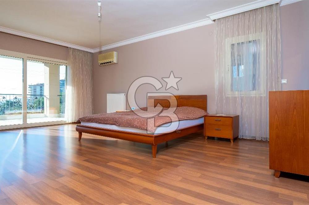 Bornova Evka 3 Merkezi Konumda Satılık 8+2 Villa