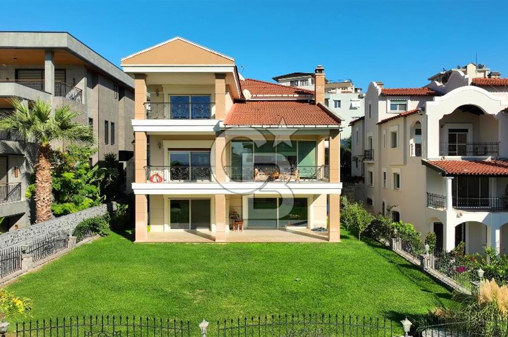 Bornova Evka 3 Merkezi Konumda Satılık 8+2 Villa