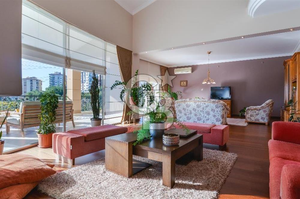 Bornova Evka 3 Merkezi Konumda Satılık 8+2 Villa