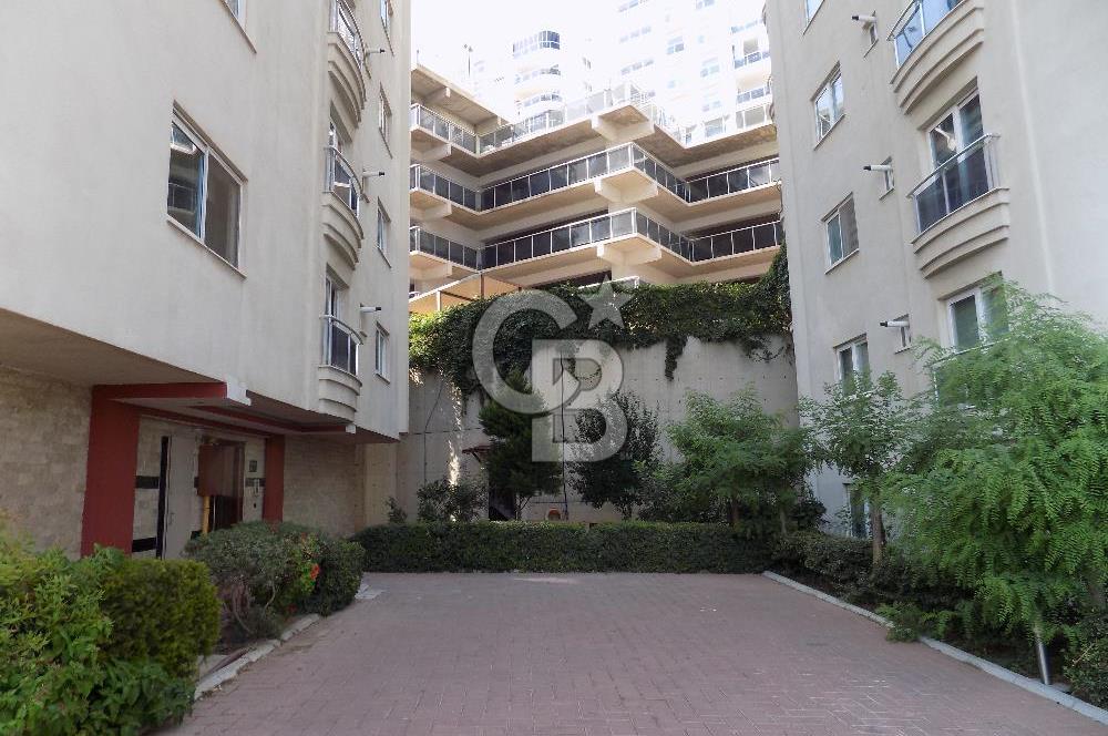 Körfez Mahallesinde Deniz ve Havuz Manzaralı 3+1 Kiralık Daire