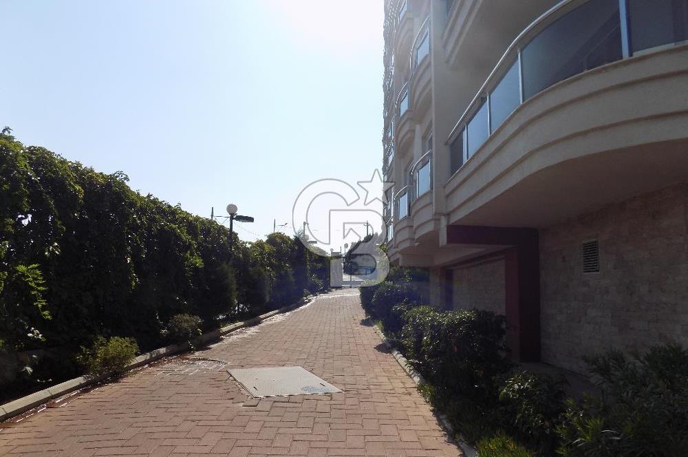 Körfez Mahallesinde Deniz ve Havuz Manzaralı 3+1 Kiralık Daire