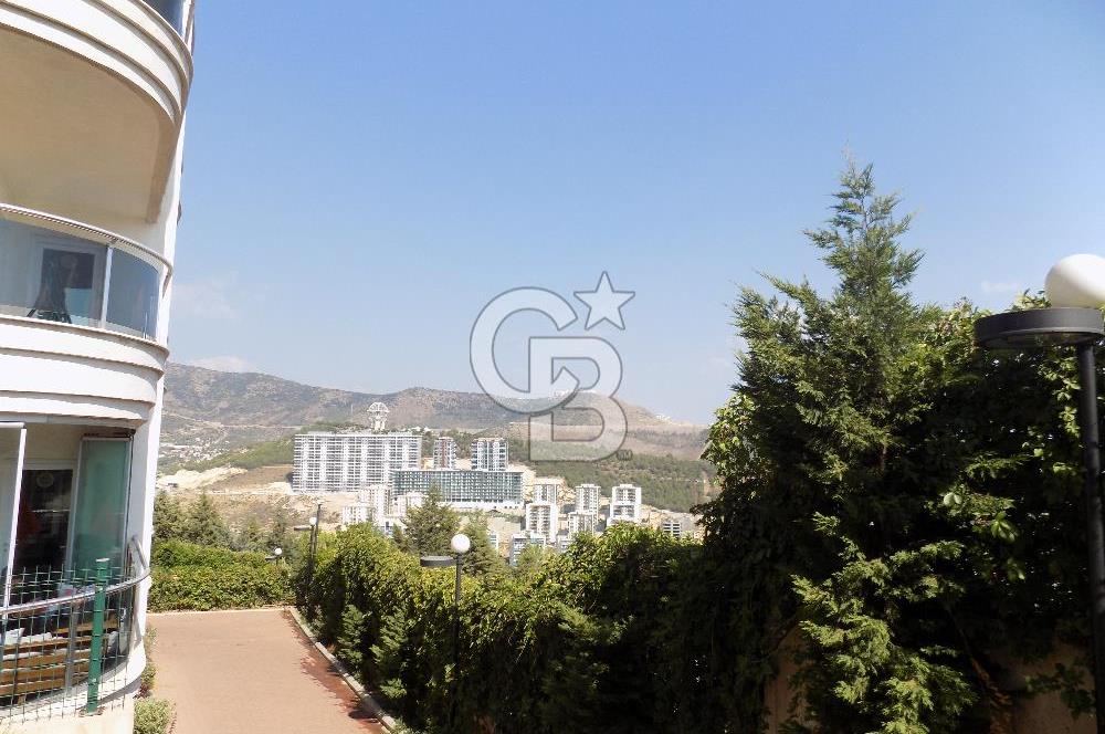 Körfez Mahallesinde Deniz ve Havuz Manzaralı 3+1 Kiralık Daire