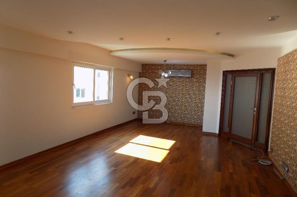 Körfez Mahallesinde Deniz ve Havuz Manzaralı 3+1 Kiralık Daire