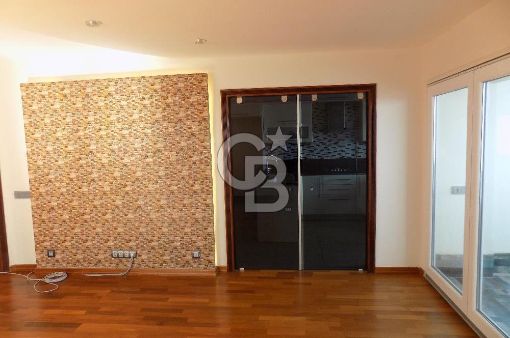 Körfez Mahallesinde Deniz ve Havuz Manzaralı 3+1 Kiralık Daire