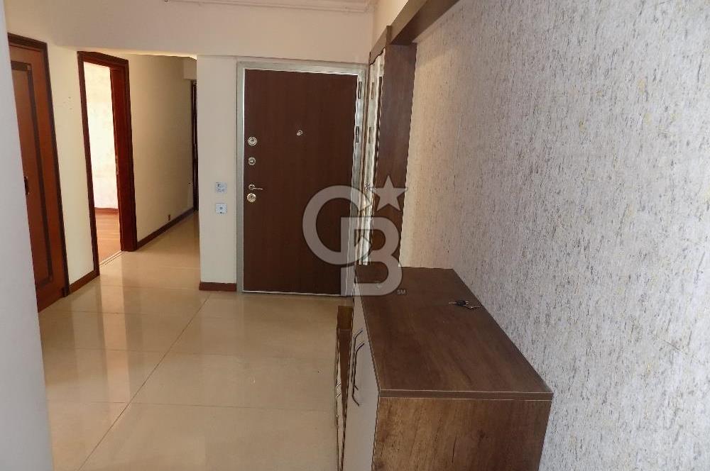 Körfez Mahallesinde Deniz ve Havuz Manzaralı 3+1 Kiralık Daire