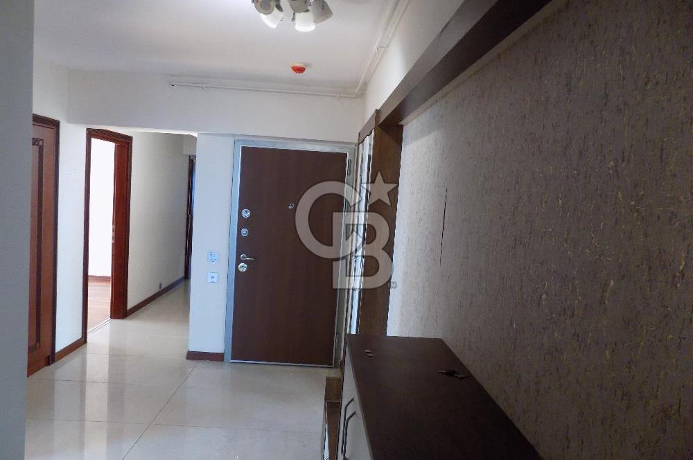 Körfez Mahallesinde Deniz ve Havuz Manzaralı 3+1 Kiralık Daire