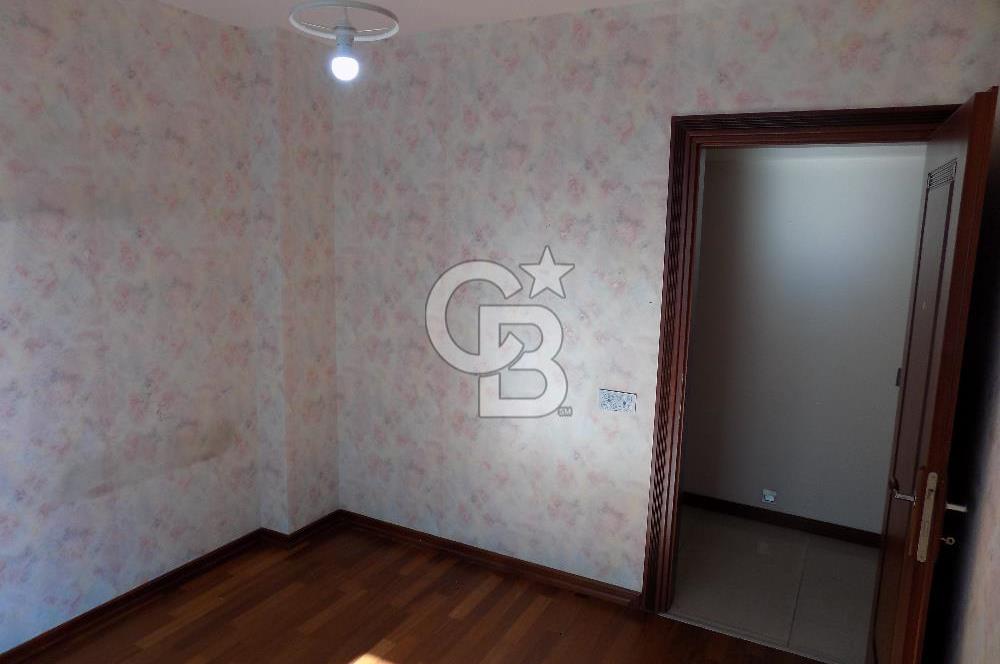 Körfez Mahallesinde Deniz ve Havuz Manzaralı 3+1 Kiralık Daire