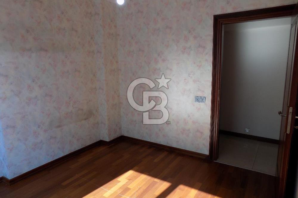 Körfez Mahallesinde Deniz ve Havuz Manzaralı 3+1 Kiralık Daire