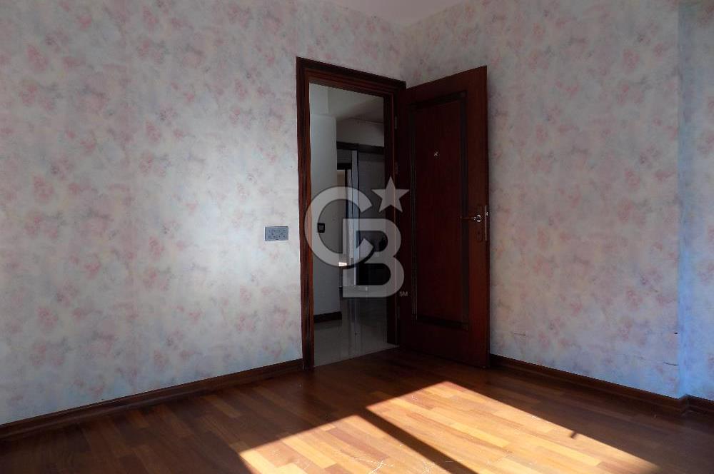 Körfez Mahallesinde Deniz ve Havuz Manzaralı 3+1 Kiralık Daire